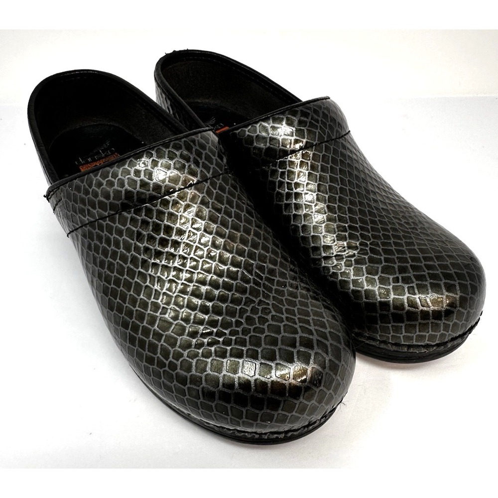 Dansko XP Clogs Women EU 37 US 6.5-7 Gray Metallic Snake Print Professional